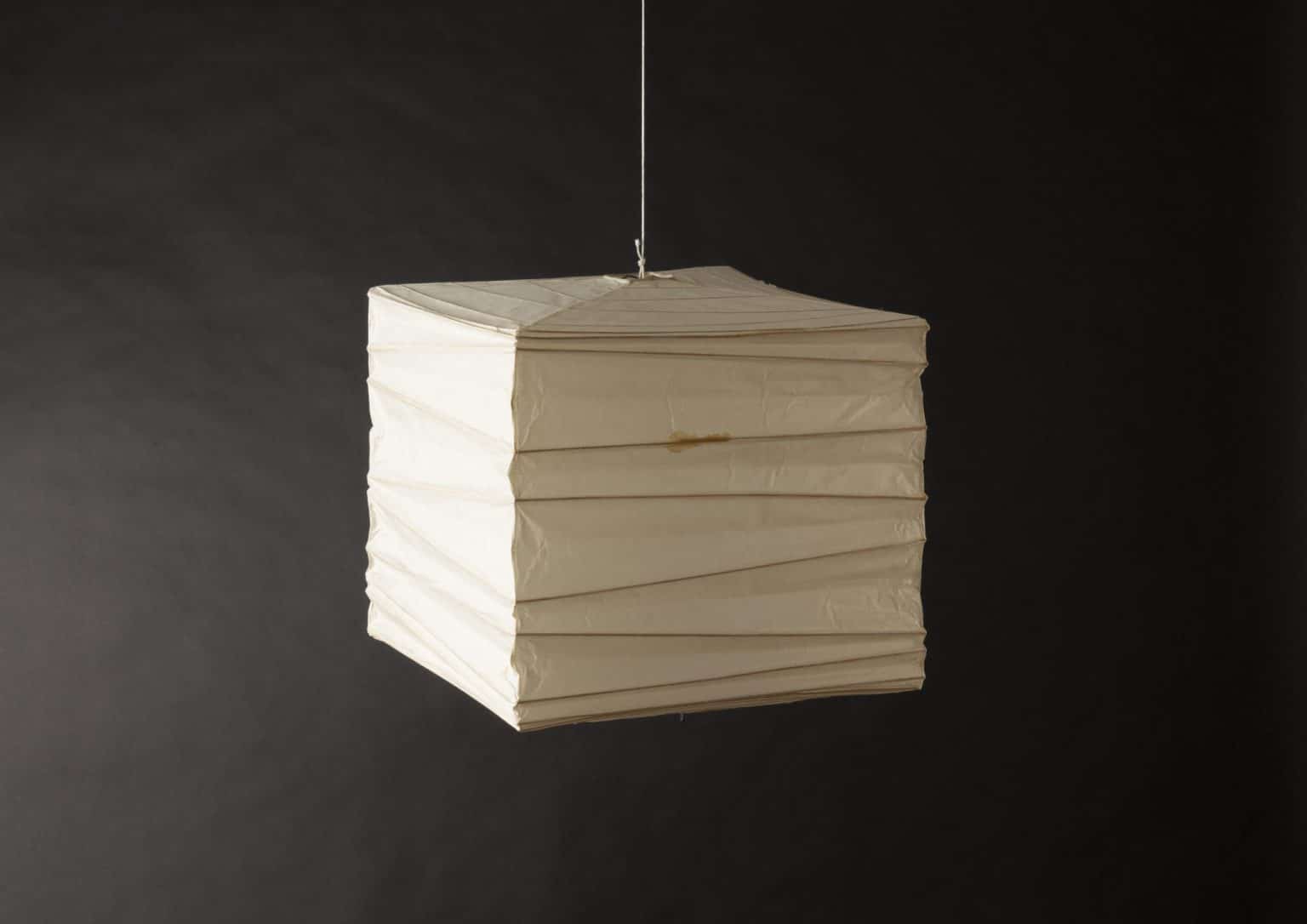 Akari modèle « 33X » par Isamu Noguchi