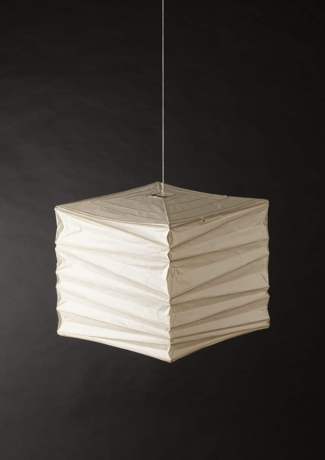 Akari modèle « 33X » par Isamu Noguchi
