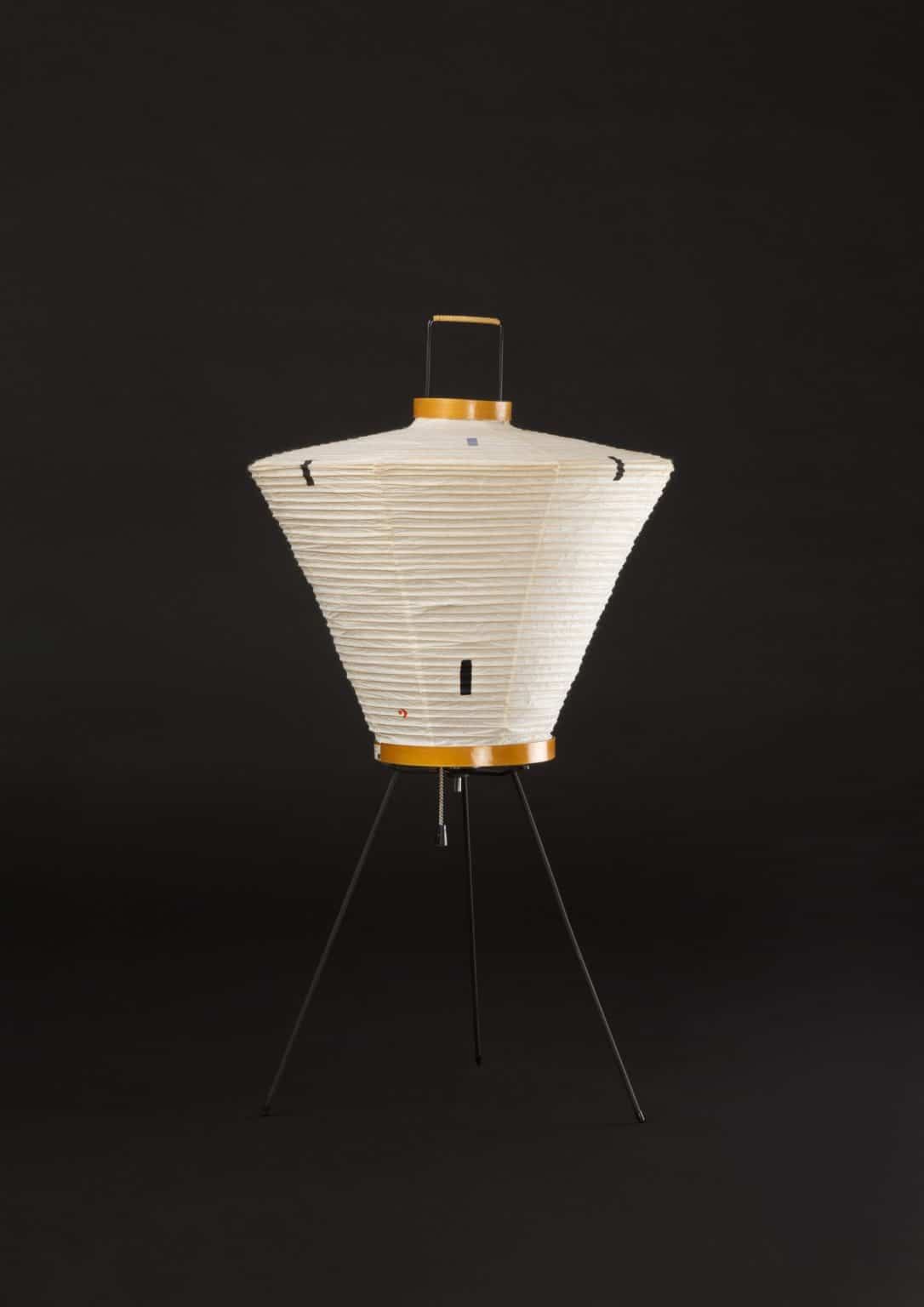 Akari modèle « 4a » par Isamu Noguchi
