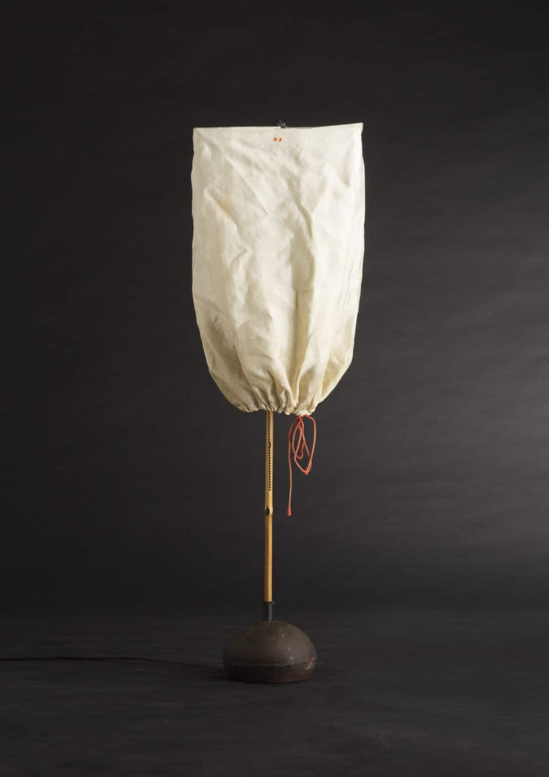 Akari modèle « BB2-K1 » par Isamu Noguchi