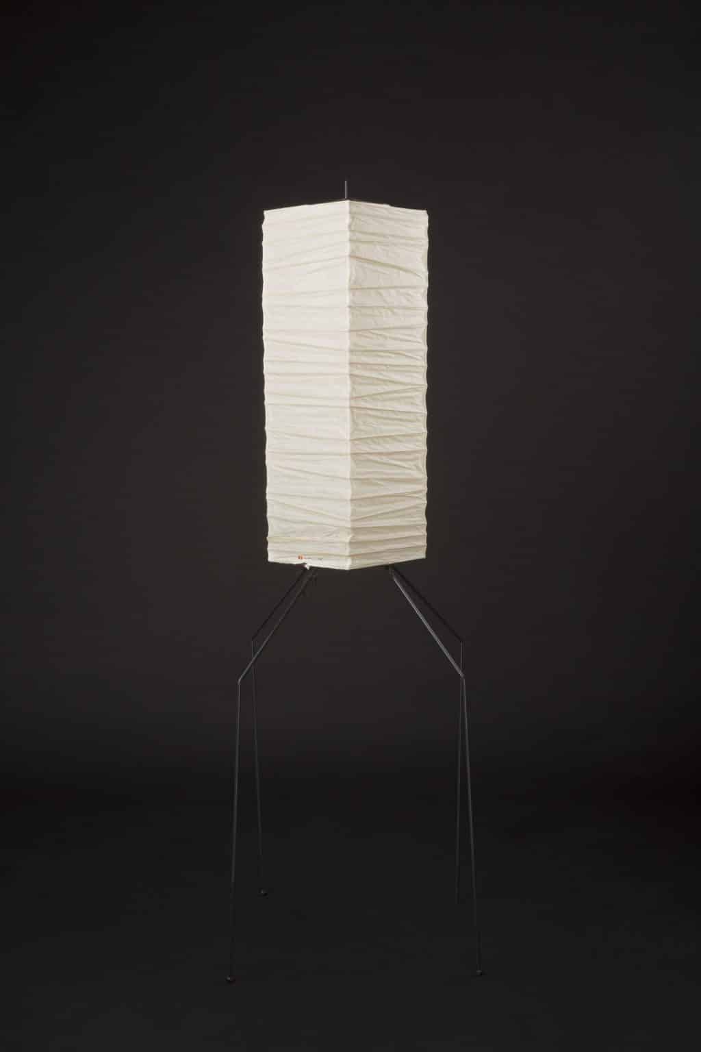 Akari modèle « UF3-XN » par Isamu Noguchi