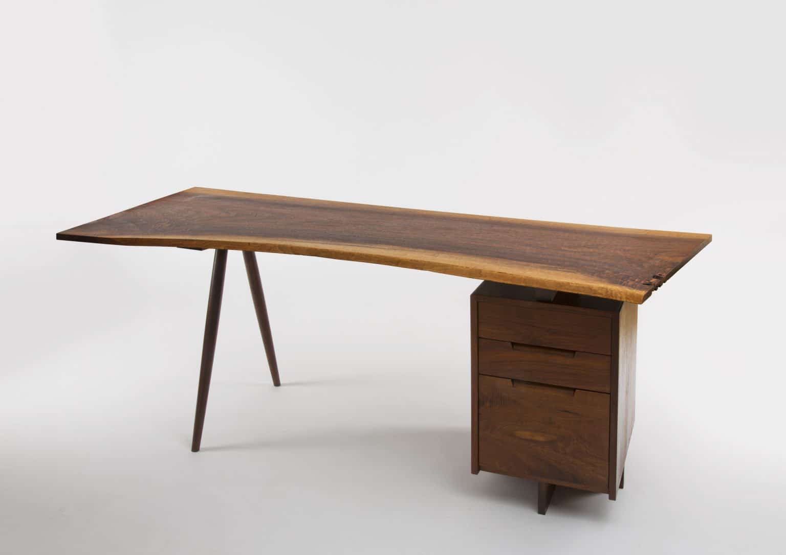 Bureau « Single-Pedestal » par George Nakashima