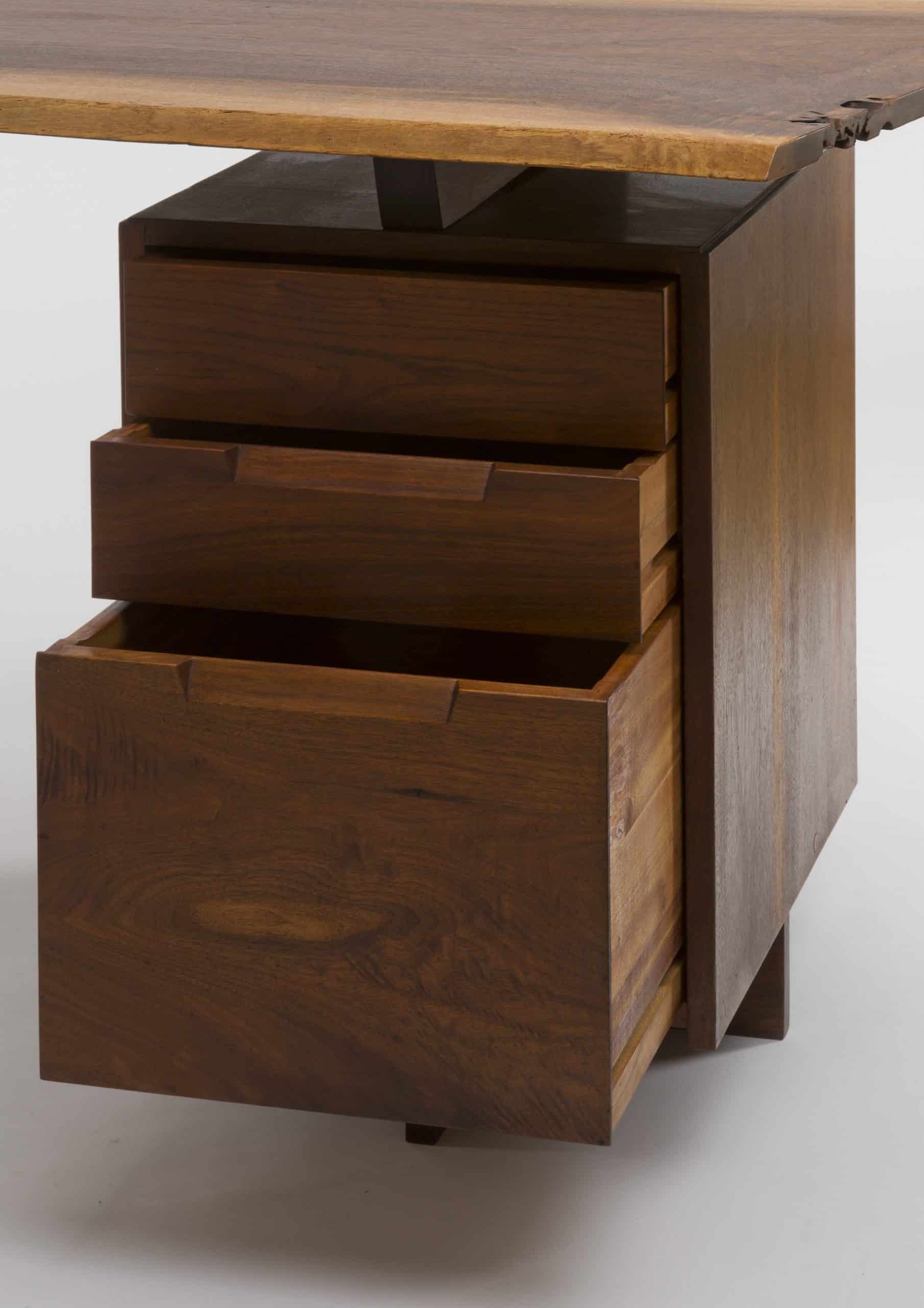 Bureau « Single-Pedestal » par George Nakashima