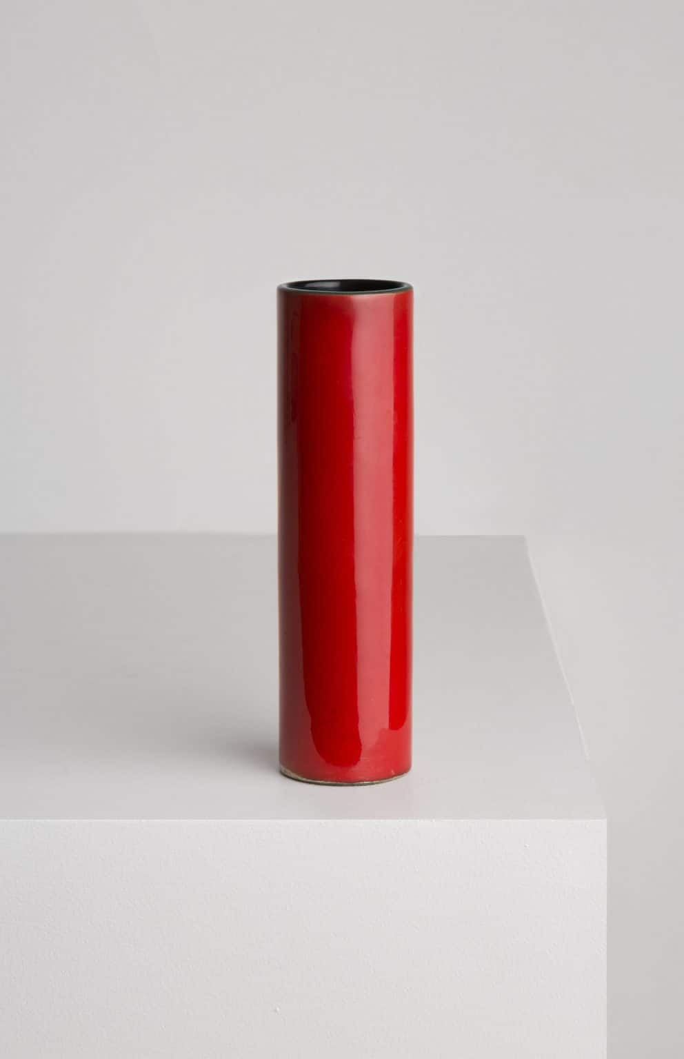 Fin vase « Rouleau » rouge par Georges Jouve