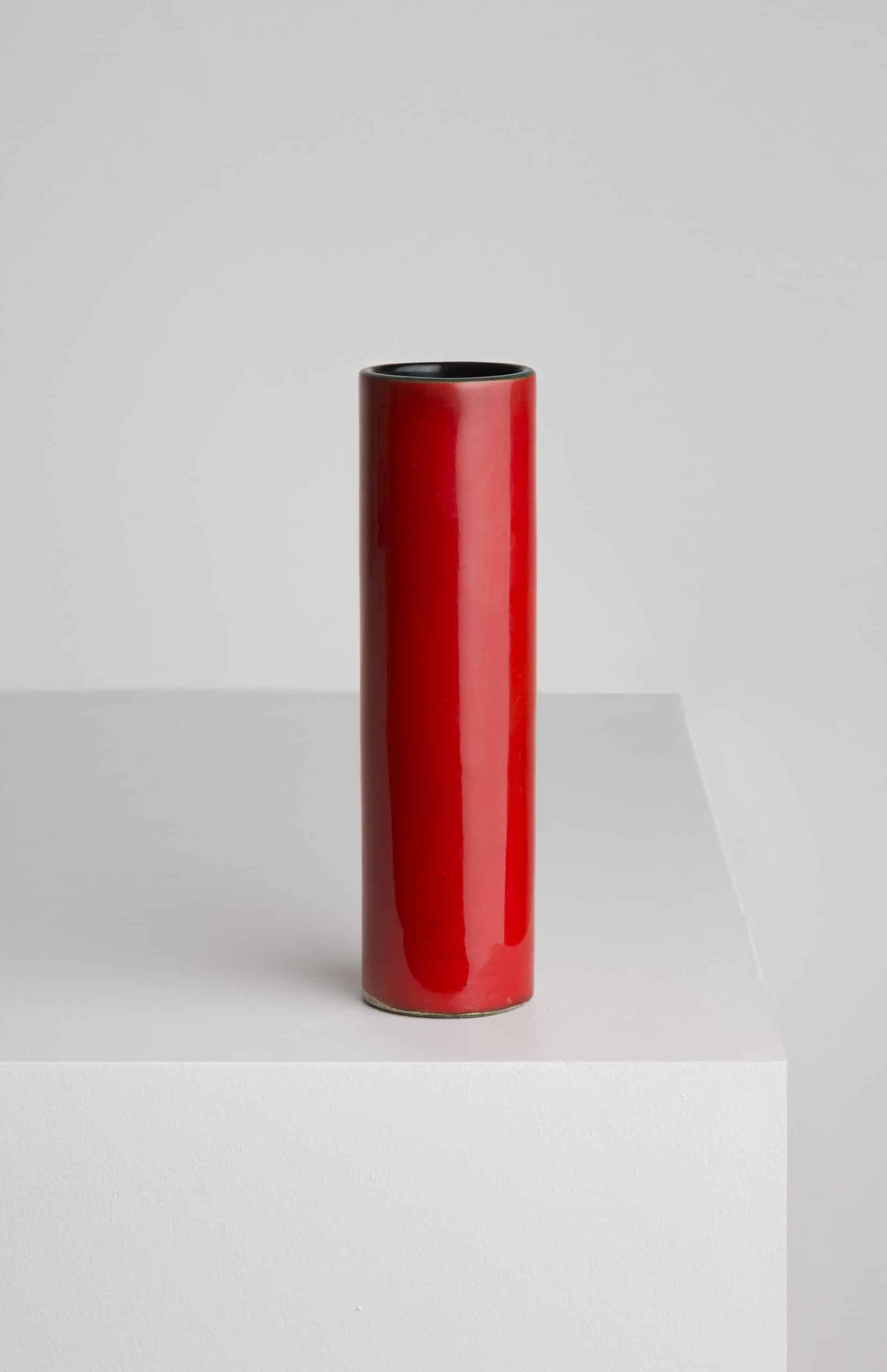 Fin vase « Rouleau » rouge par Georges Jouve