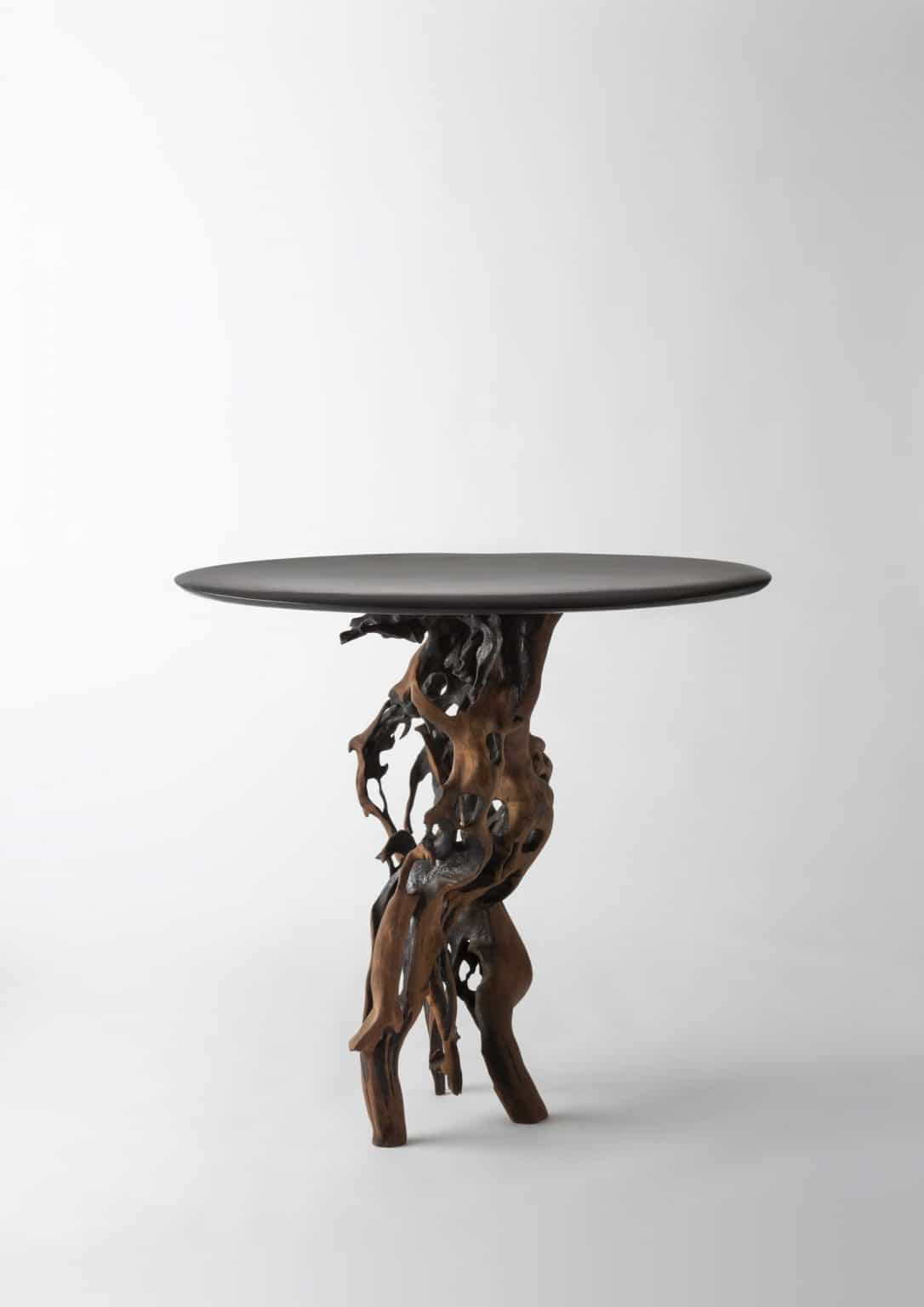 Grande table circulaire par Takanobu