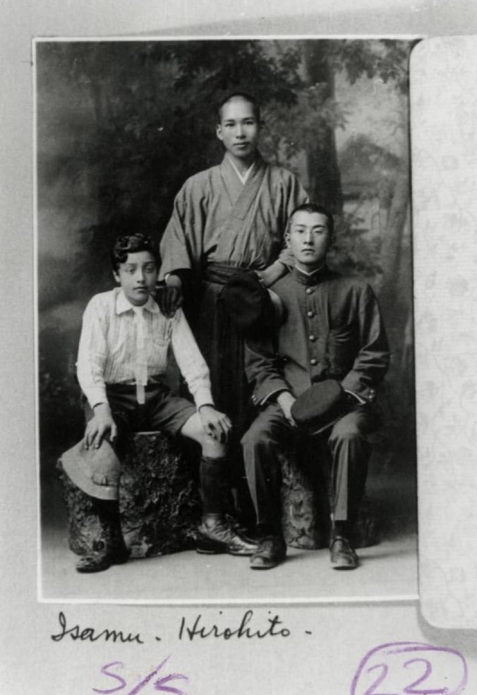 Photographie d’isamu noguchi enfant au japon avec deux amis, 1913