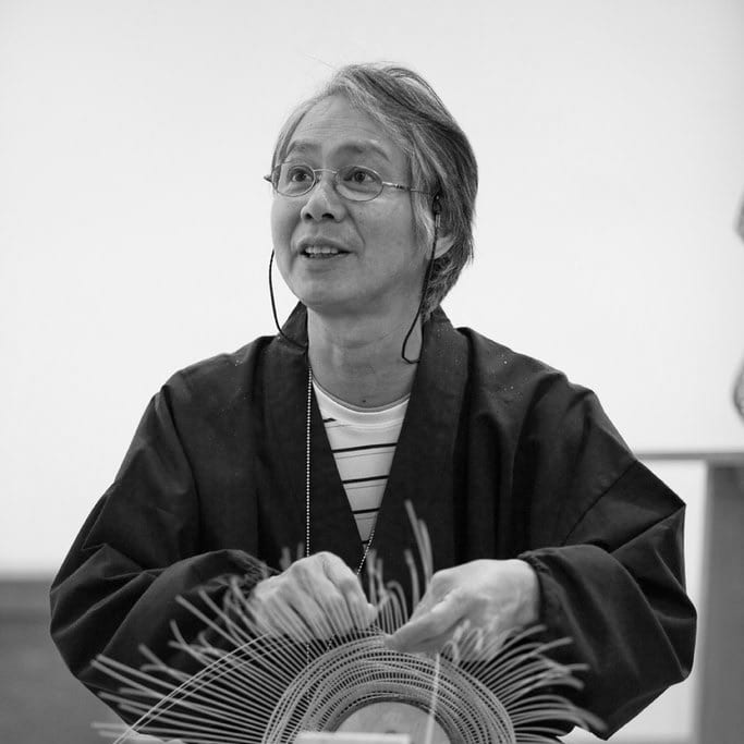 Portrait de jin morigami travaillant sur une vannerie
