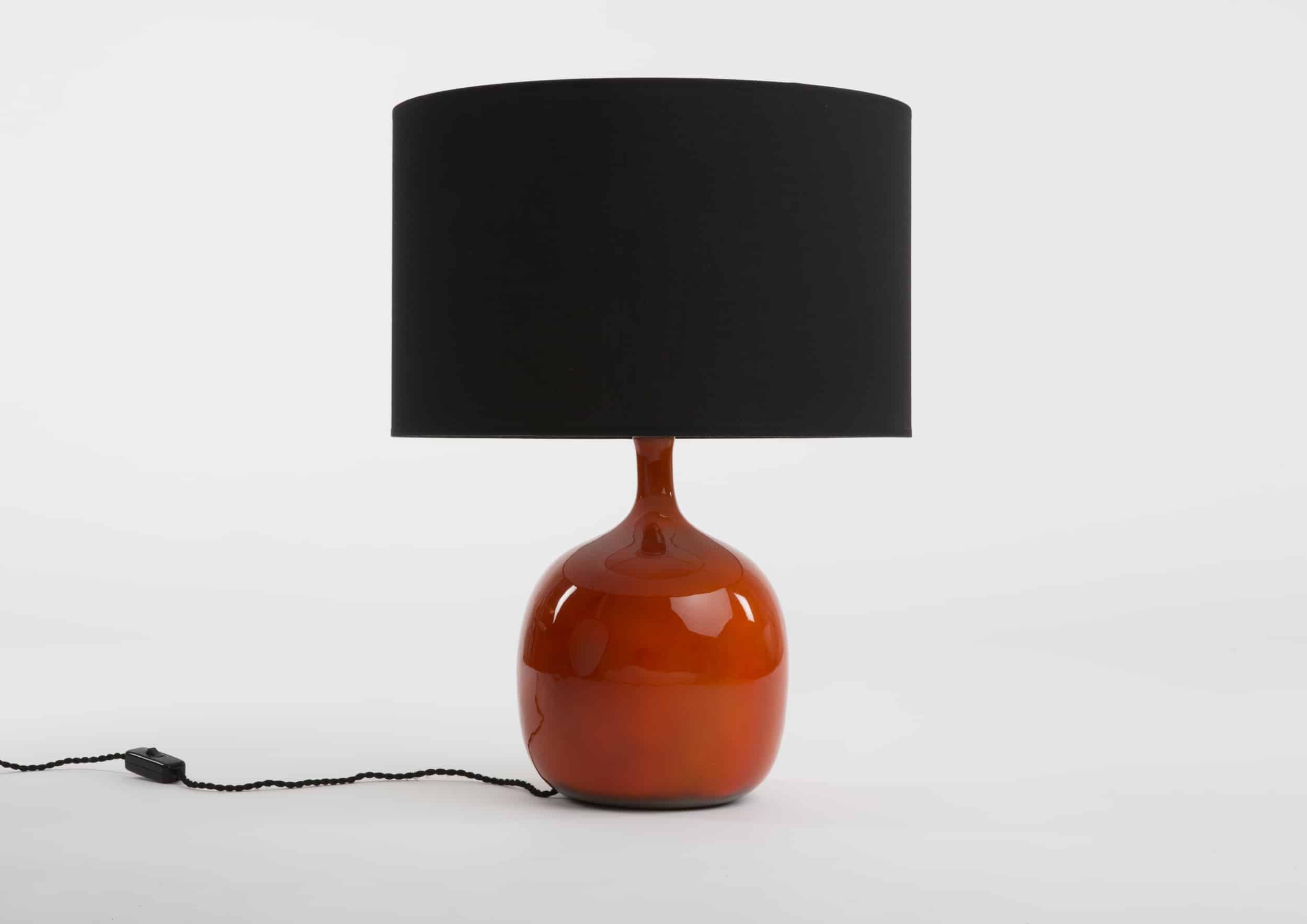 Lampe de table rouge-orange par Jacques & Dani Ruelland