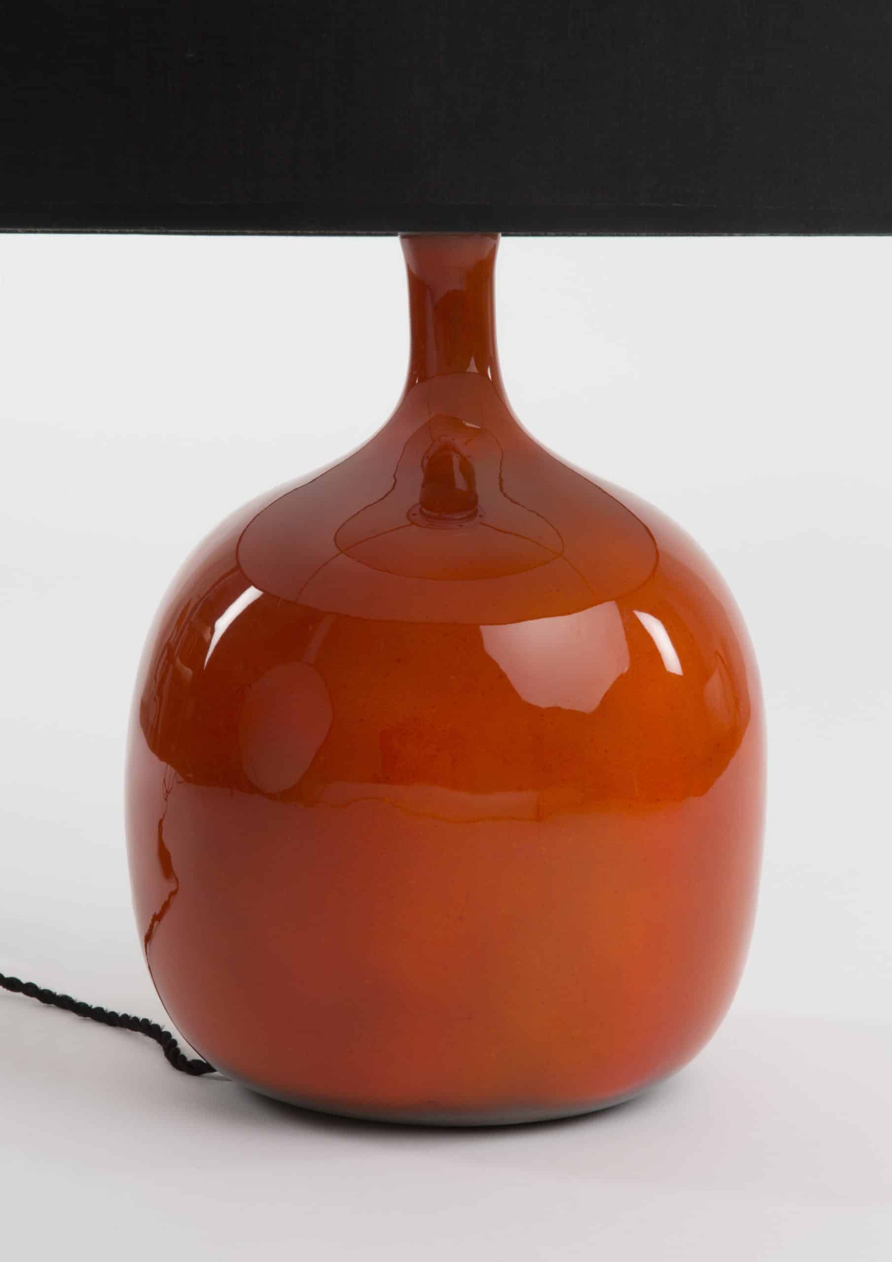 Lampe de table rouge-orange par Jacques & Dani Ruelland