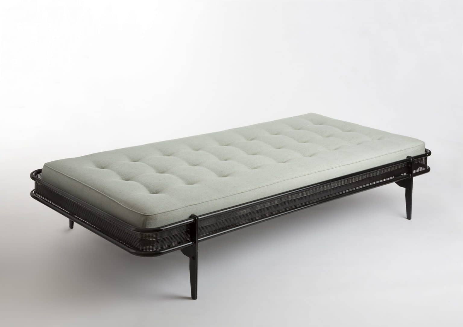 Lit de repos par Mathieu Matégot