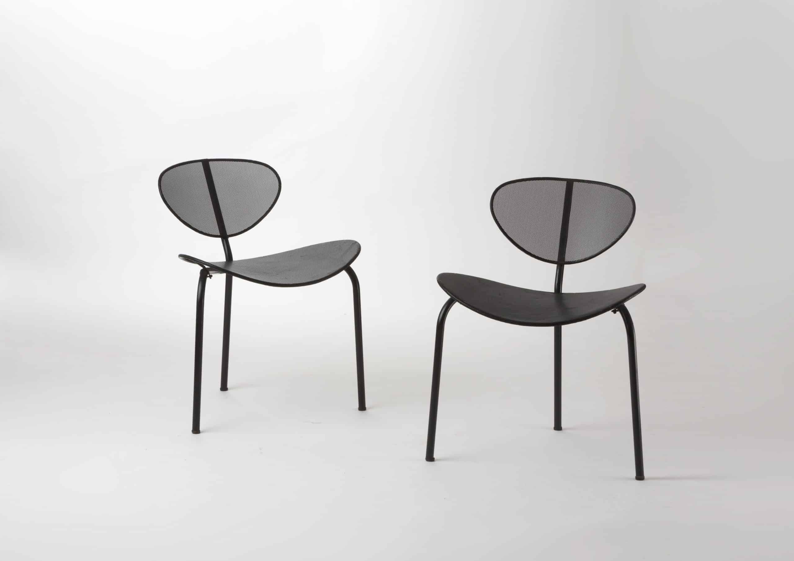Paire de chaises tripodes modèle « Nagasaki » par Mathieu Matégot