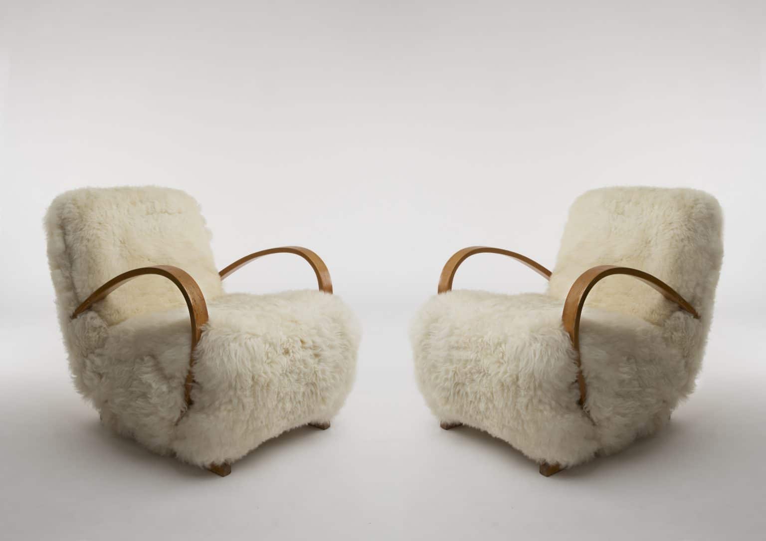 Paire de fauteuils par Jindrich Halabala