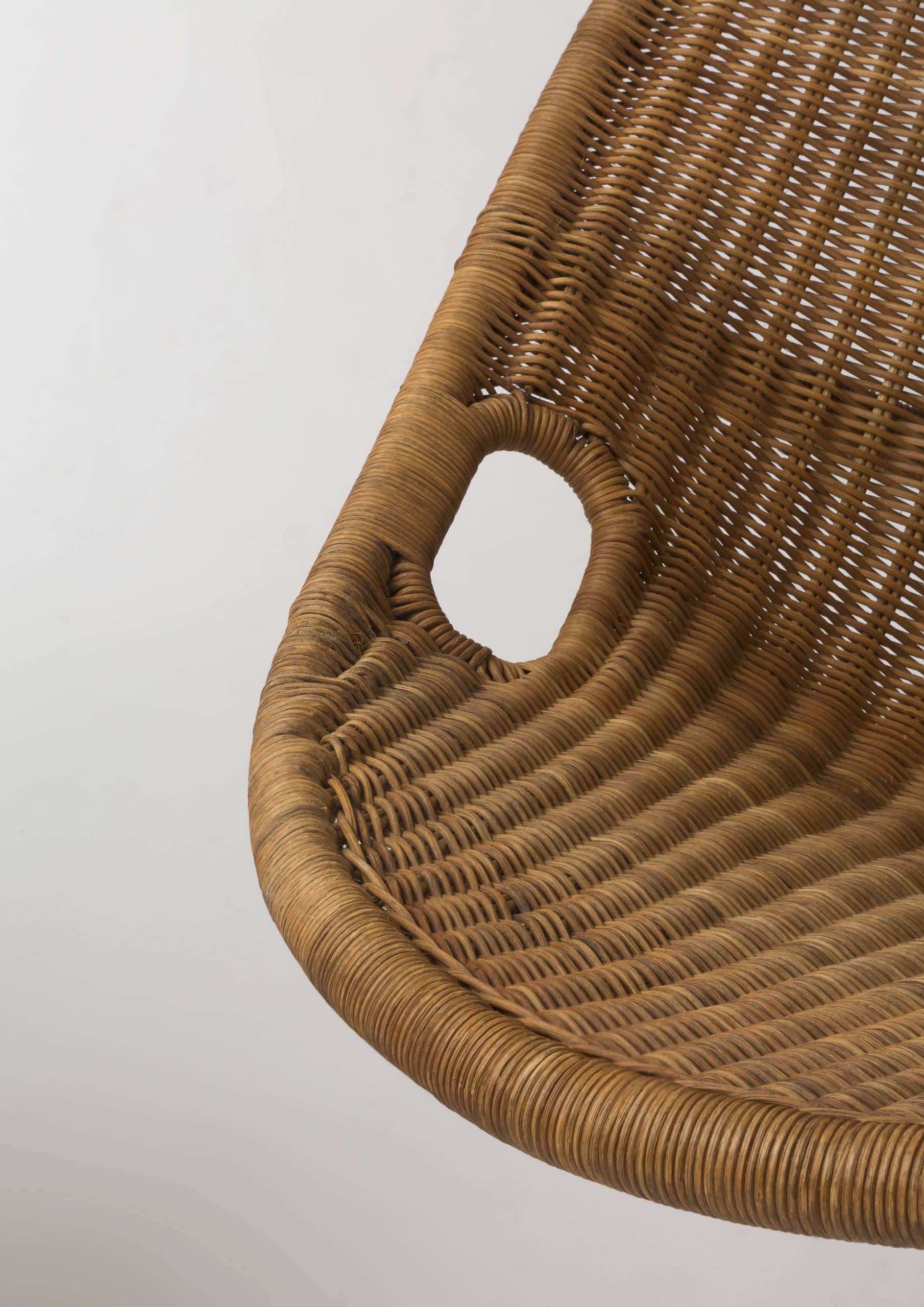 Paire de fauteuils tripode modèle  « Chistera » par Joseph-André Motte