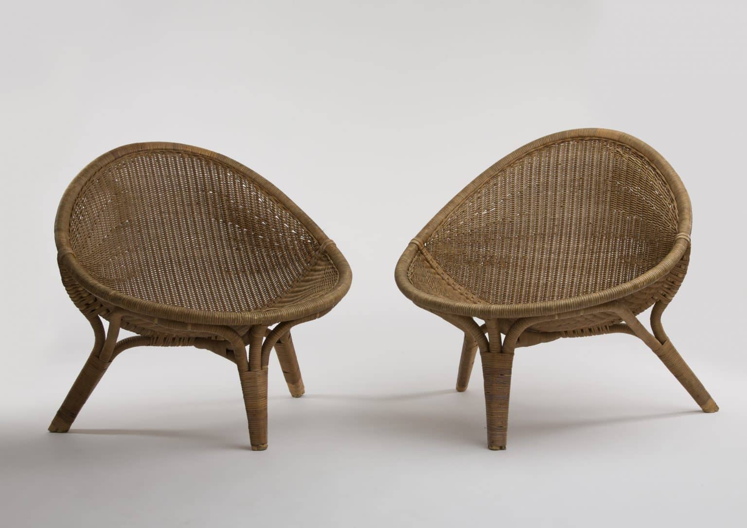 Paire de fauteuils tripodes modèle « Rana » par Nanna Ditzel