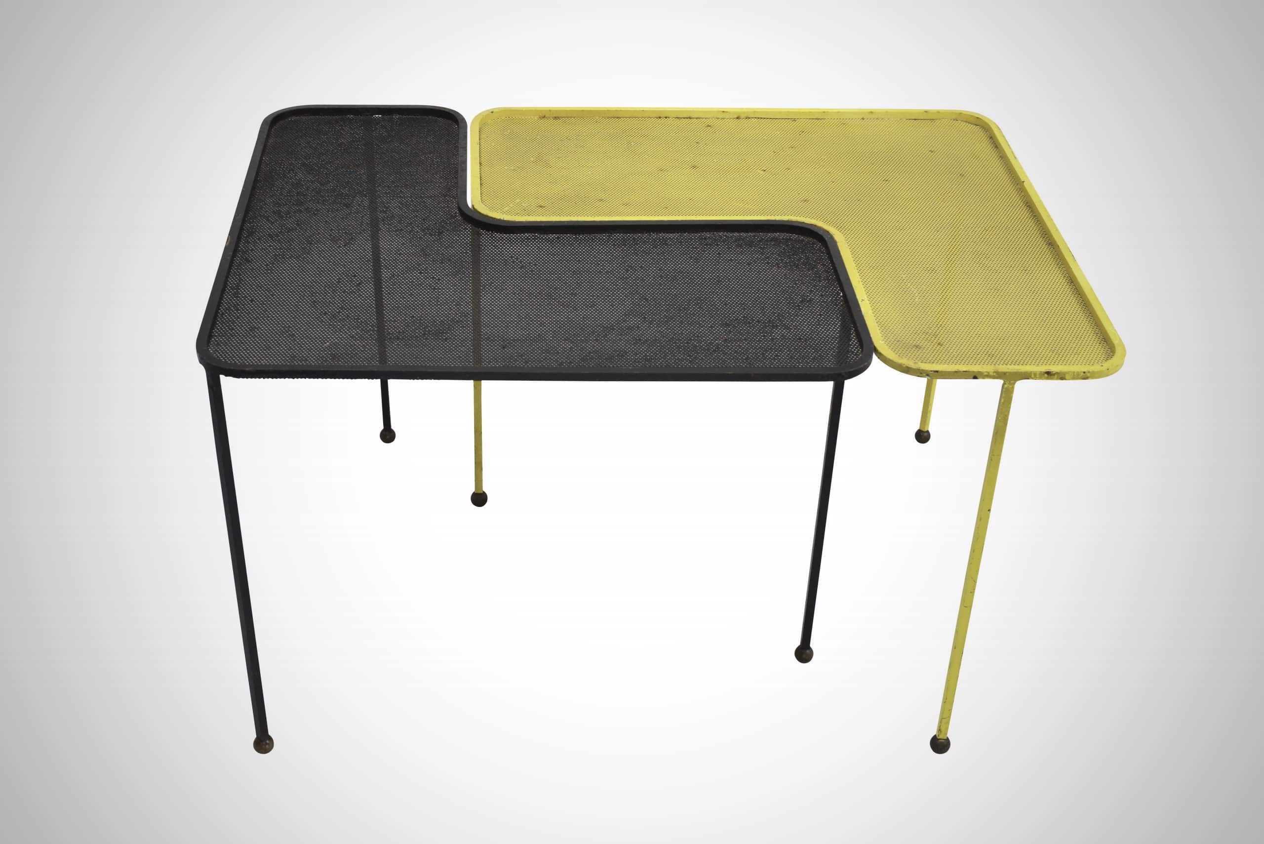 Paire de tables basses modèle  « Domino » par Mathieu Matégot