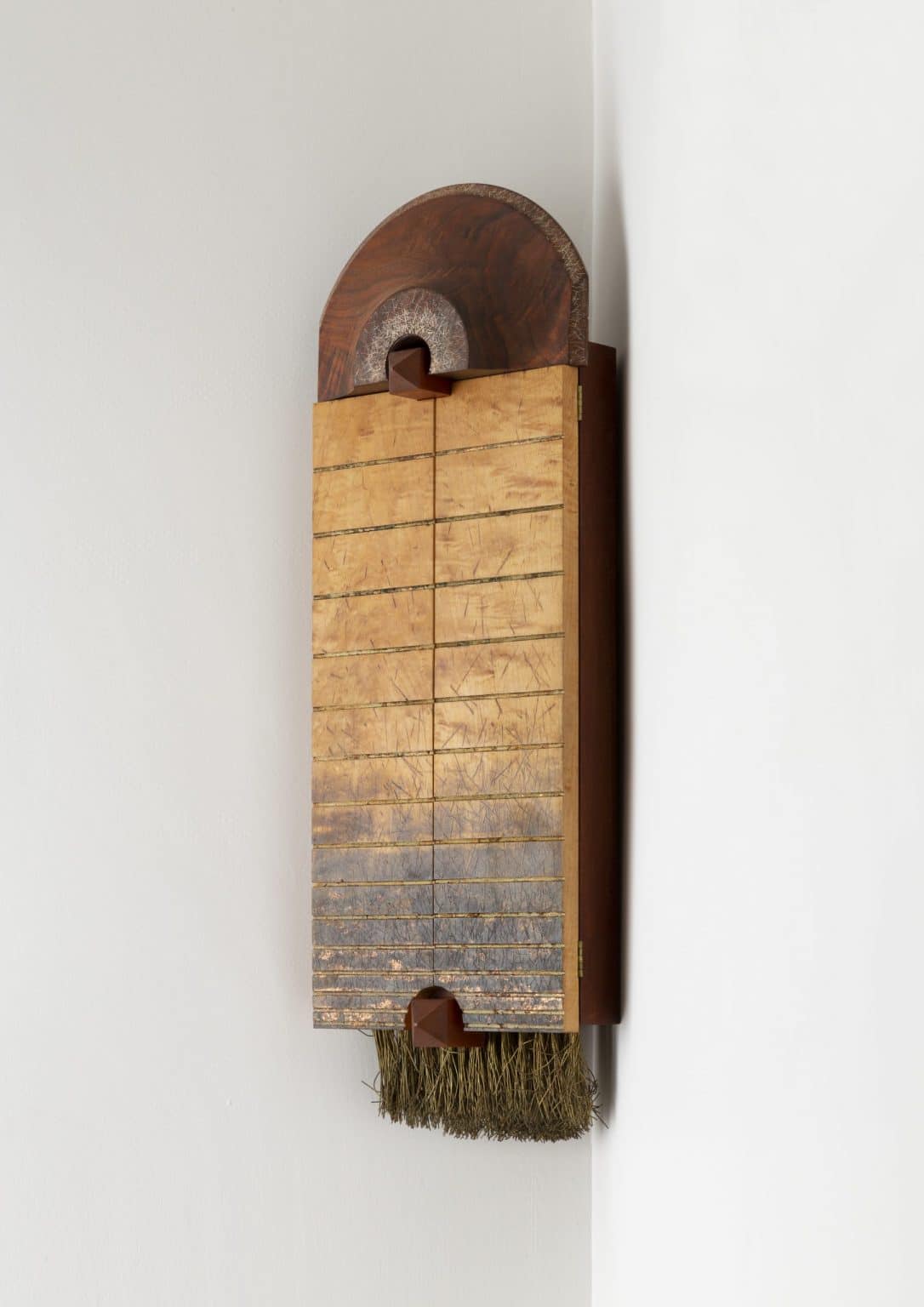 petit-cabinet-mural-angle-dit-aux-fils-american-craft-studio