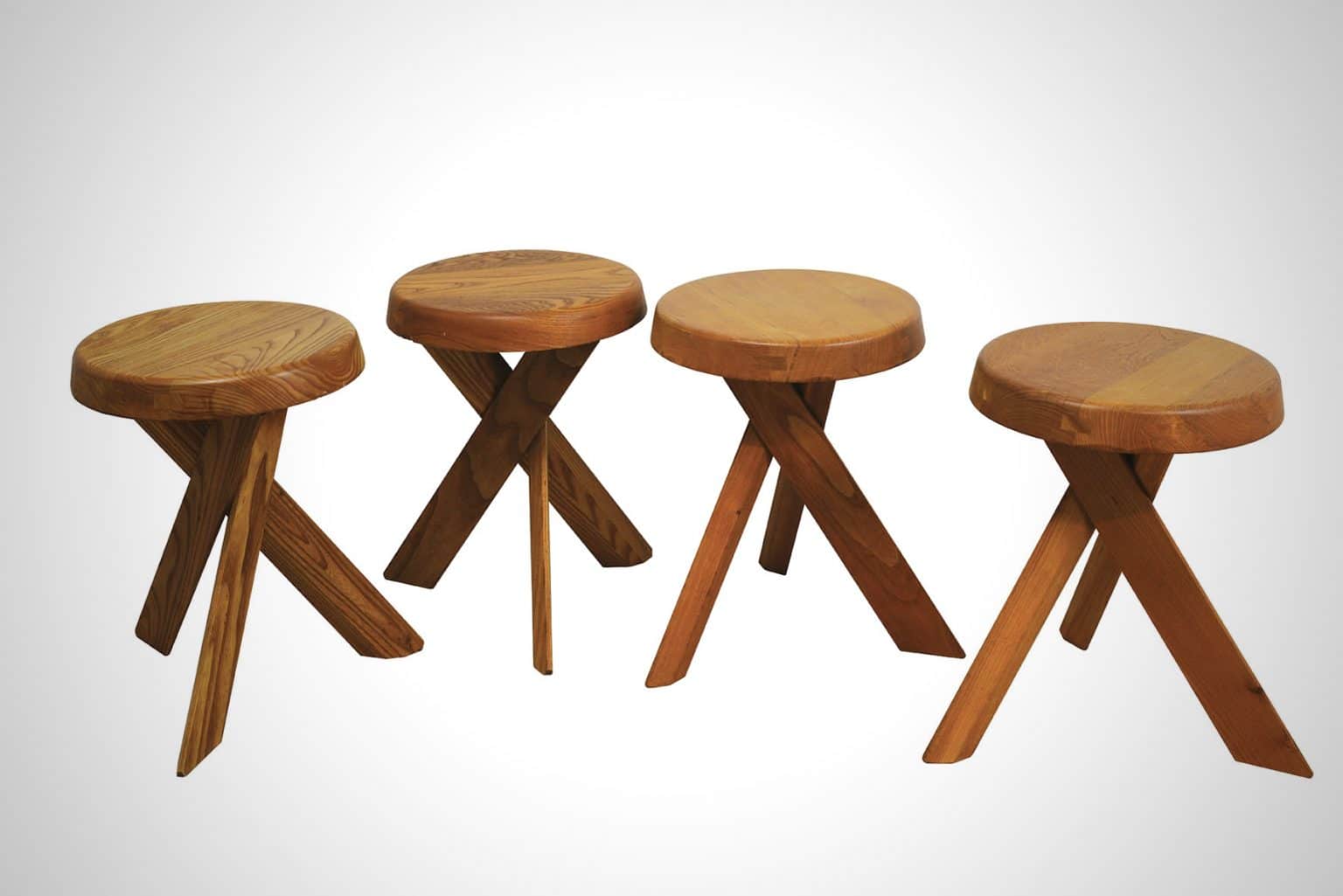 Quatre tabourets modèle « S31A » par Pierre Chapo