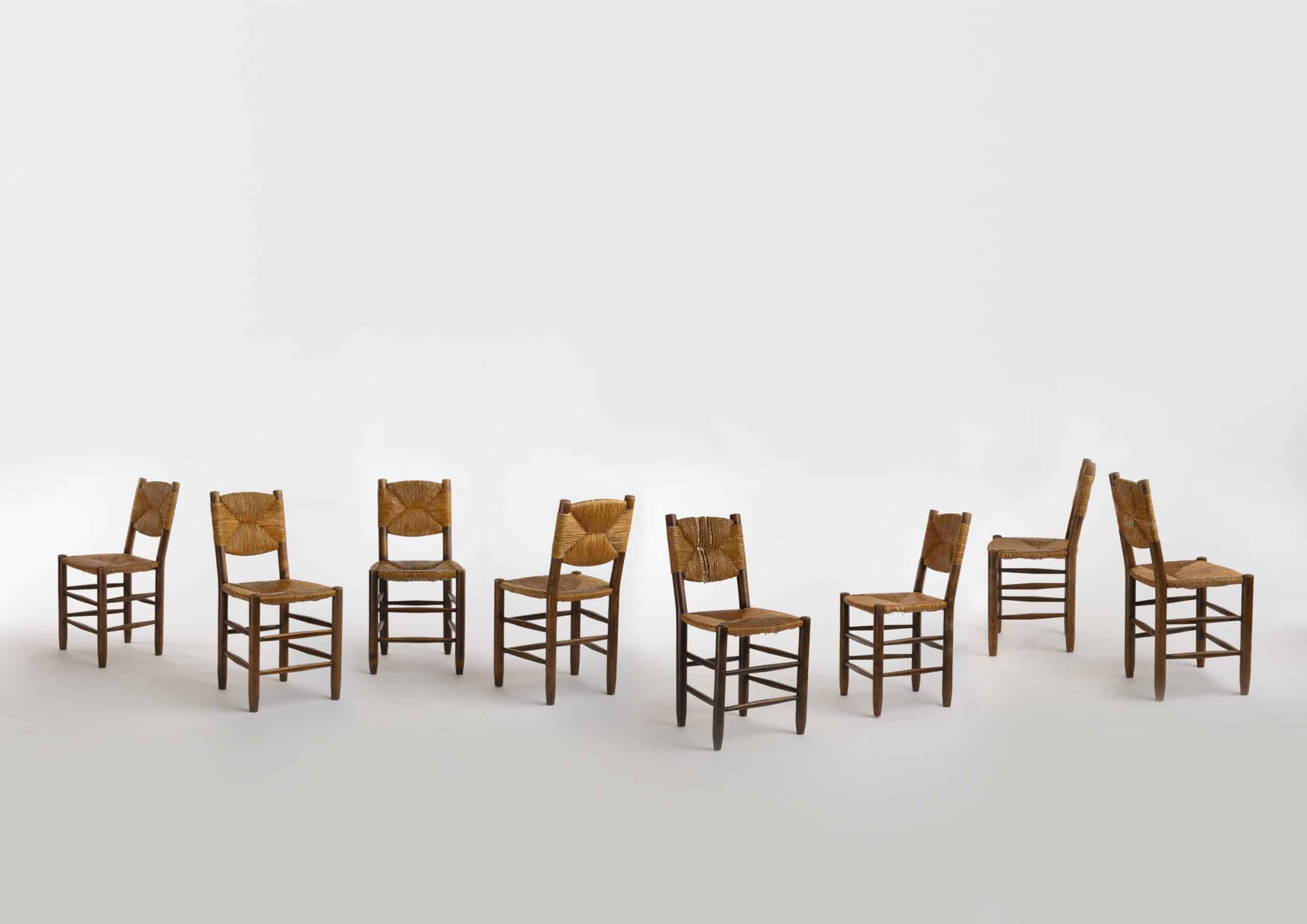 Suite de 8 chaises modèle n. 19 par Charlotte Perriand