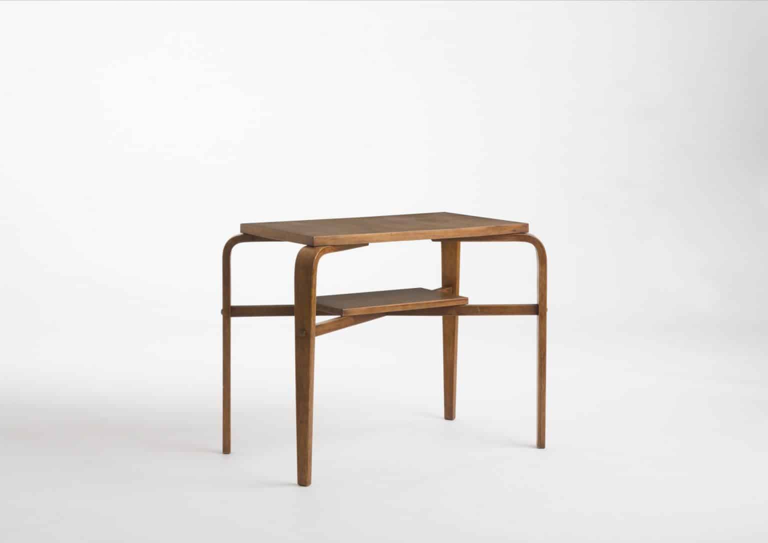 Table d'appoint par Ubunji Kidokoro