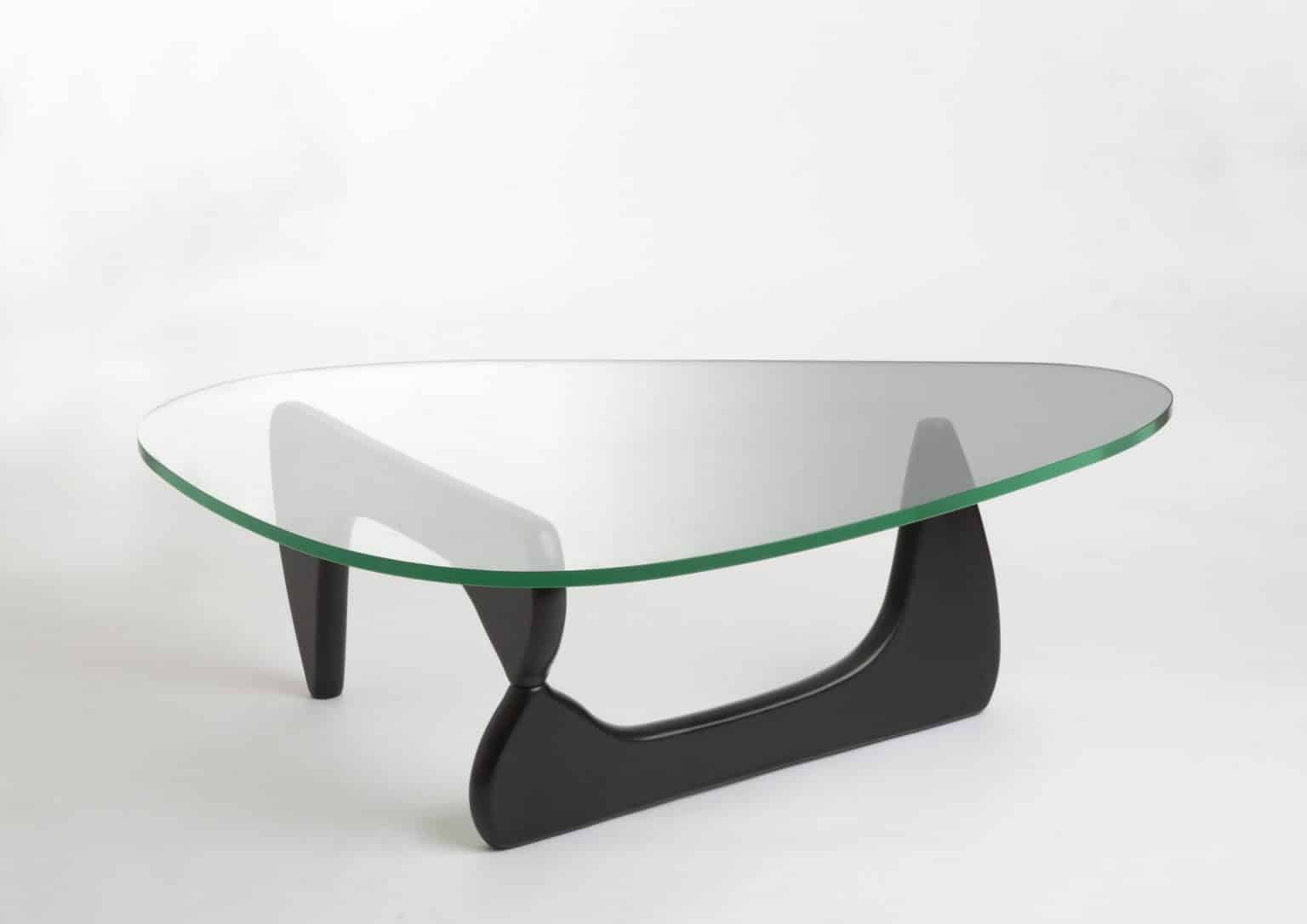 Table basse modèle « IN-50 » par Isamu Noguchi