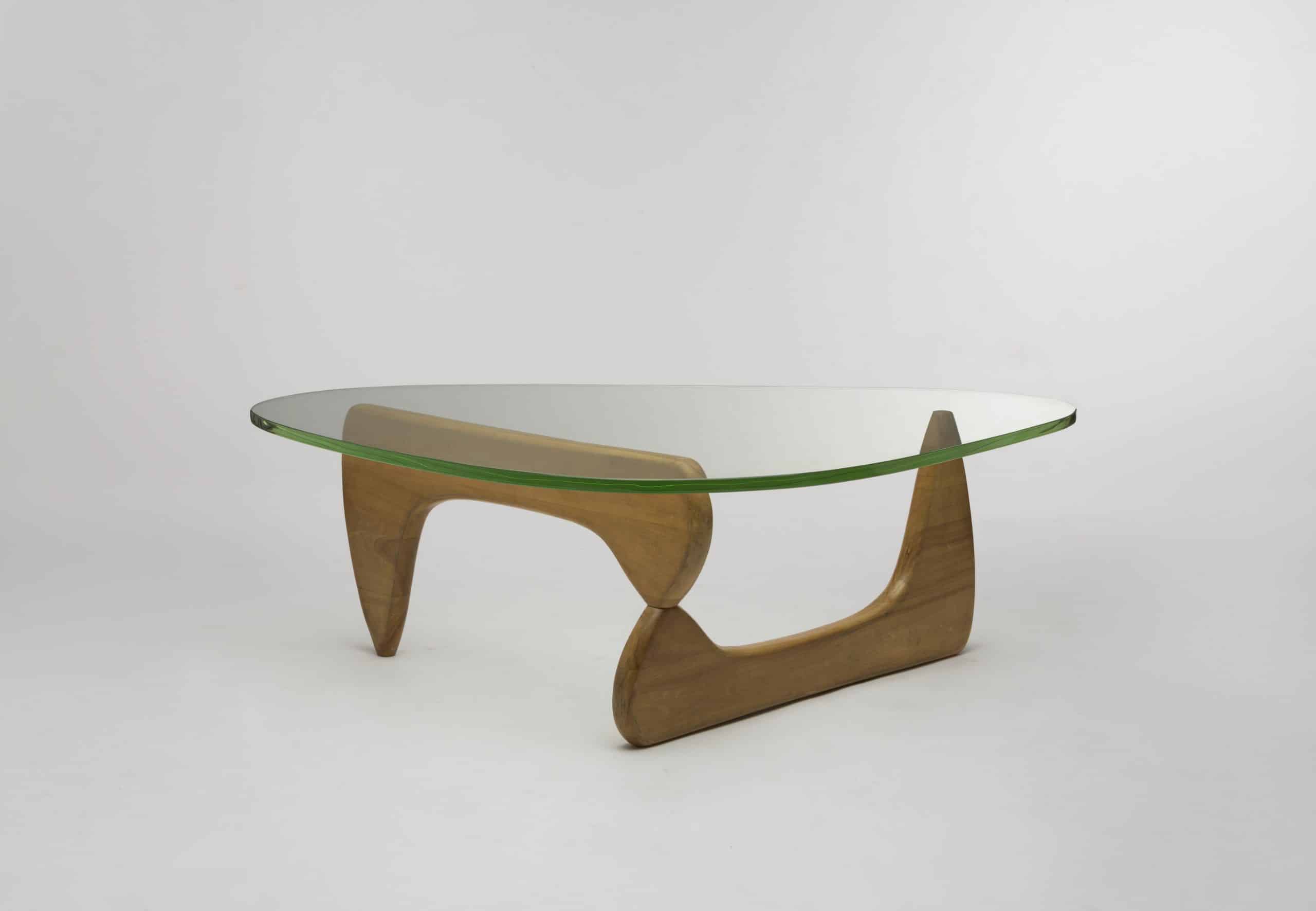 Table basse modèle « IN-50 » par Isamu Noguchi