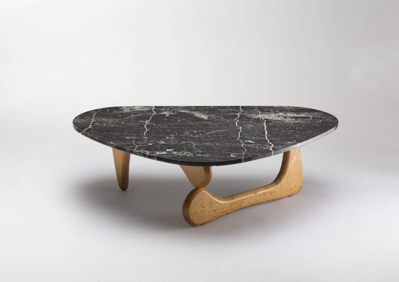Table basse dans le style d'Isamu Noguchi