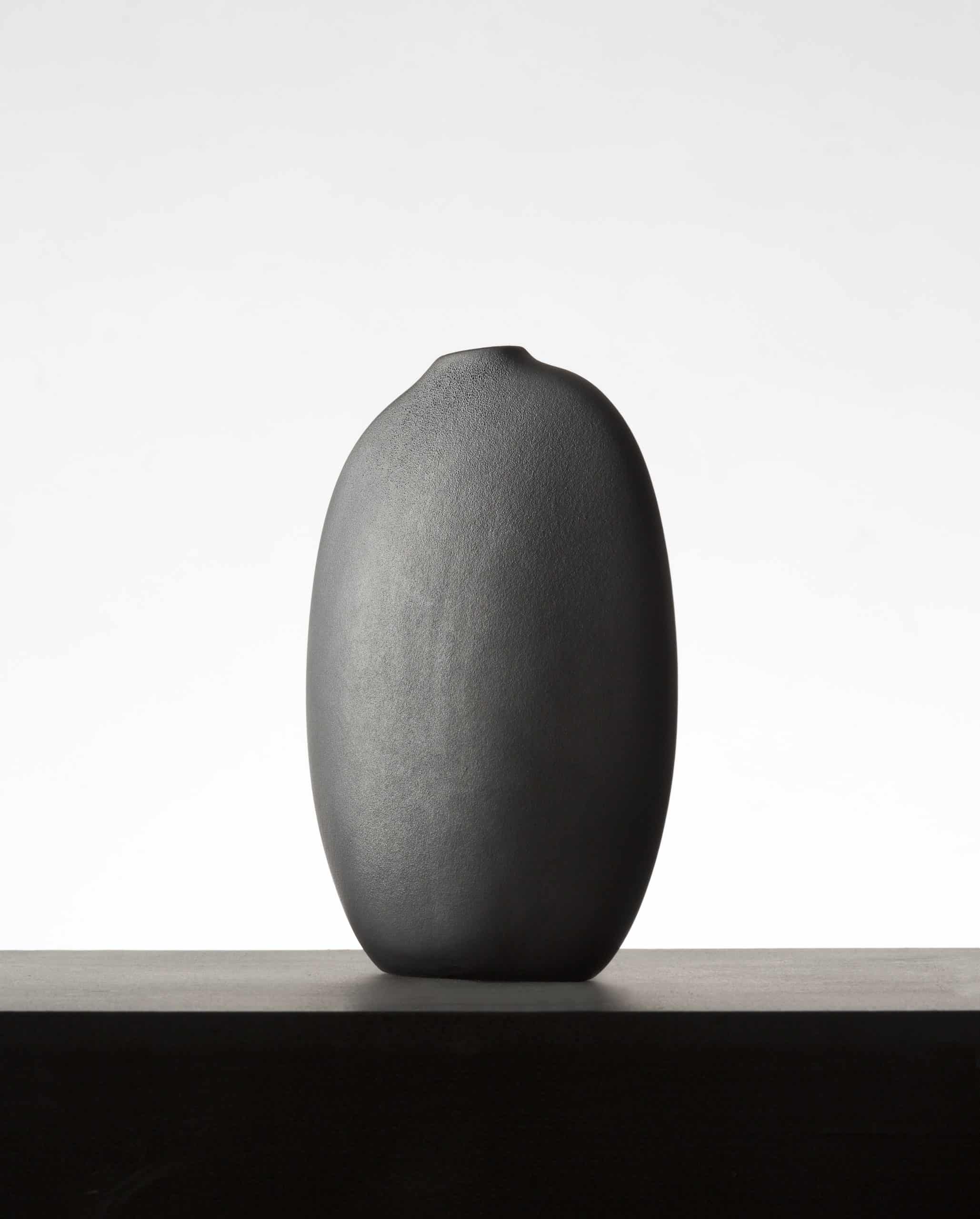 Vase  « Lentille » noir par Jacques & Dani Ruelland