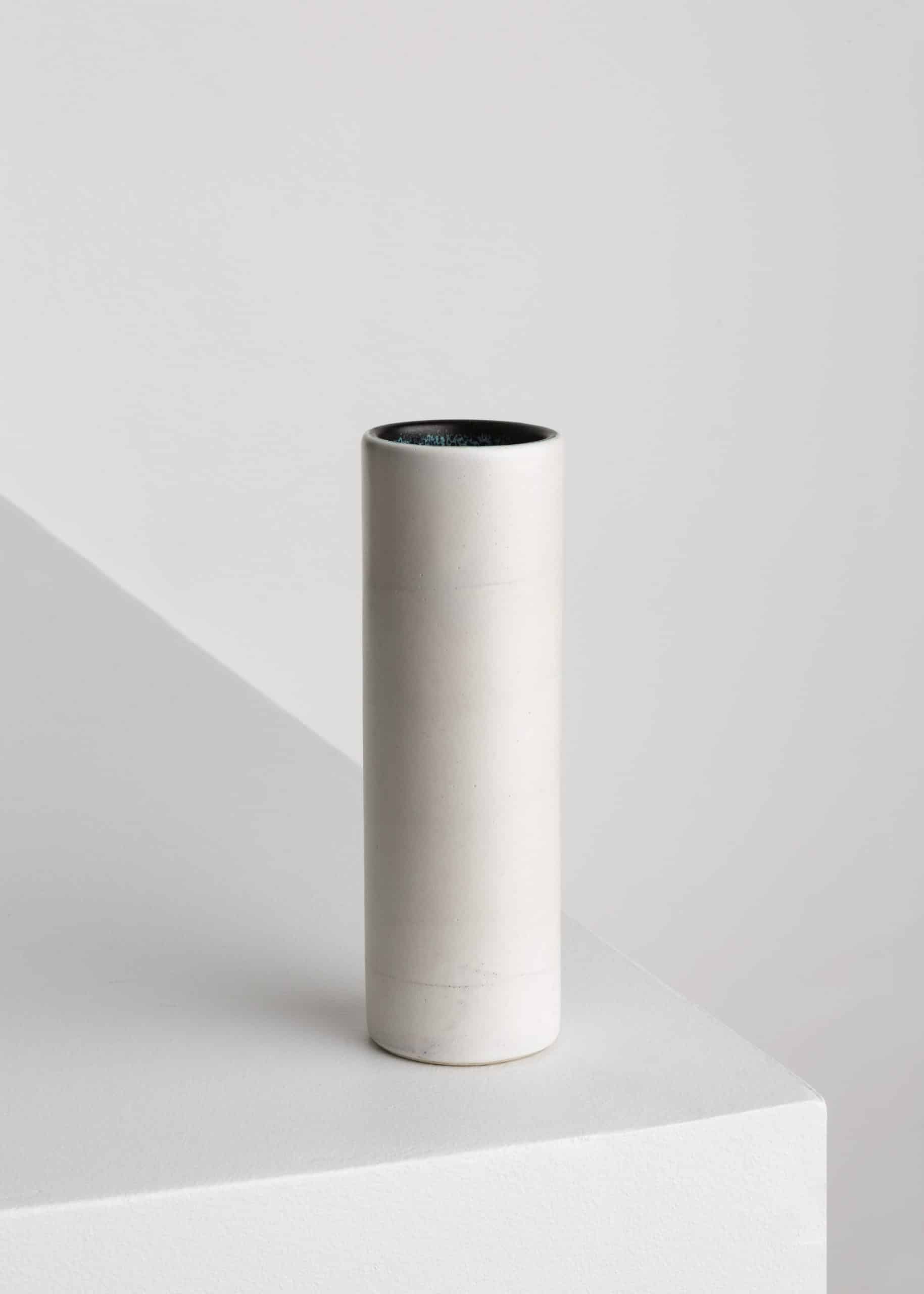 Vase « Rouleau » blanc par Georges Jouve