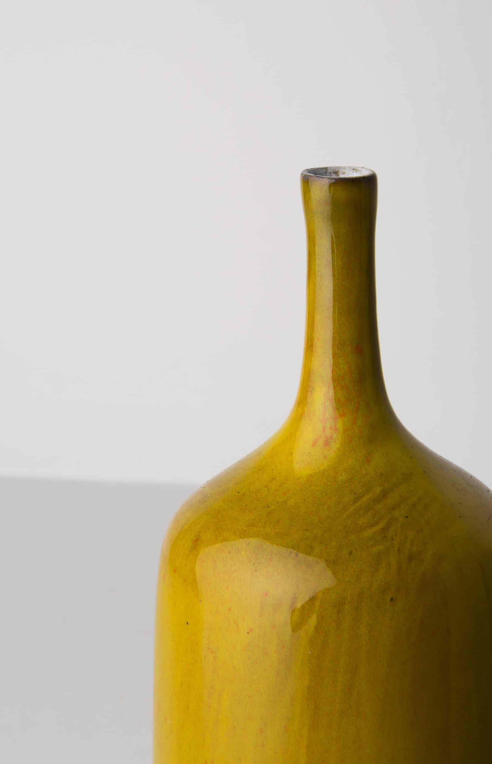 Vase soliflore jaune par Jacques & Dani Ruelland